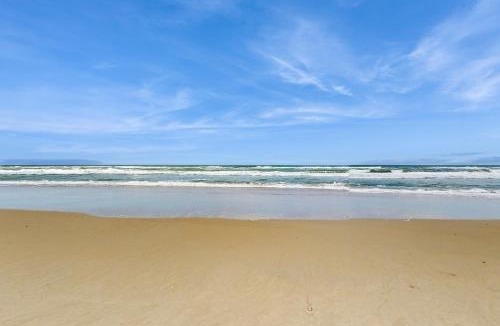 South Nags Head House | OBX Oceanfront Cozy Cottage