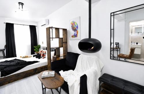 Popesti-Leordeni Apartment | Occo by the Pool