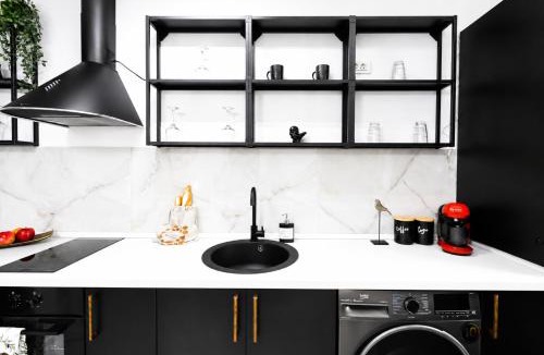 Popesti-Leordeni Apartment | Occo by the Pool