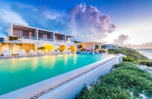 Providenciales Hotel | Oceanfront Hideaway Perfect for Relaxing Island Couples’ Escape
