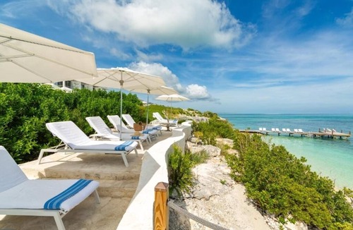 Providenciales Hotel | Oceanview Retreat w/Balcony for Couples’ Tranquil Vacations