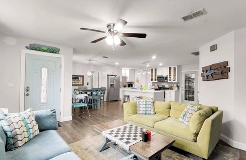 Fort Walton Beach House | Ocean 5-Bed Oasis: Pickleball, Arcade and Grill