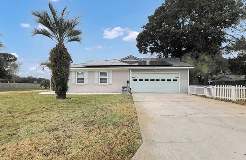 Fort Walton Beach House | Ocean 5-Bed Oasis: Pickleball, Arcade and Grill