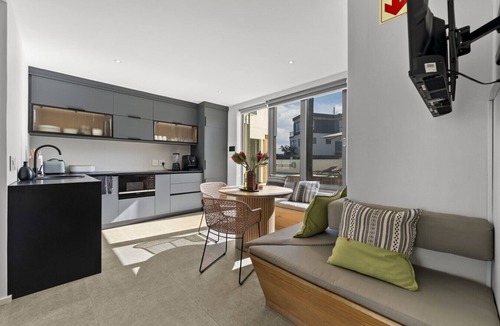 Sunset Beach Apartment | Ocean 9 - Pool-Suite