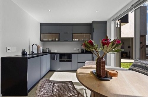 Sunset Beach Apartment | Ocean 9 - Pool-Suite