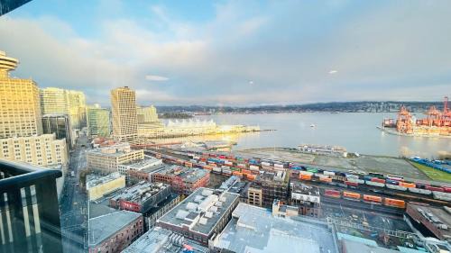 Gastown Apartment | Ocean and Mountain View Home - Downtown Vancouver