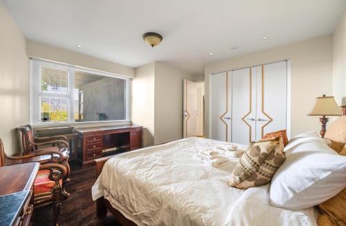 West Point Grey Villa | Ocean and Mountain View Home near Downtown
