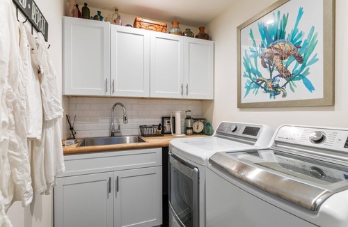 Ocean Beach House | Ocean Beach 4Bed 2.5Baths Luxury Kitchen Spacious Decks Swim Spa Outdoor Shower