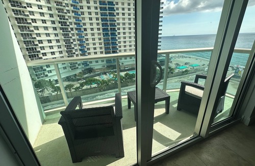 Hollywood South Central Beach Condo | Ocean Beach Front Condo Hollywood with WiFi, Gym, Heated Pool 24 hour concierge