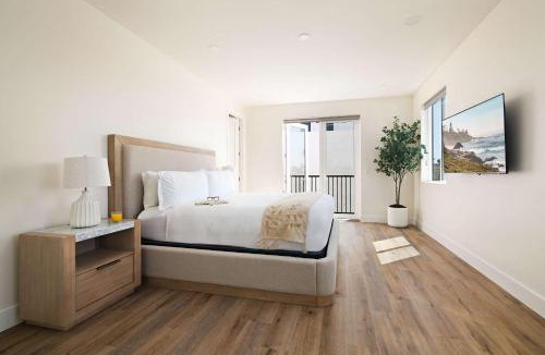 Ocean Beach House | Ocean Beach Getaway with Peek Views