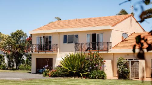 Wainui Hotel | Ocean Beach Wainui