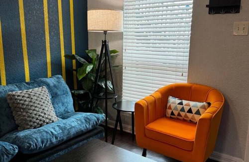 Greater Heights Apartment | Ocean Blue 1Bed Apt Free Parking 9 min Downtown