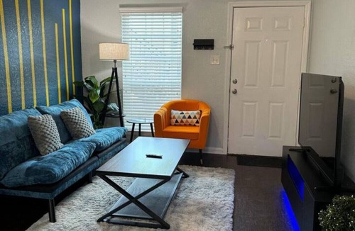 Greater Heights Apartment | Ocean Blue 1Bed Apt Free Parking 9 min Downtown