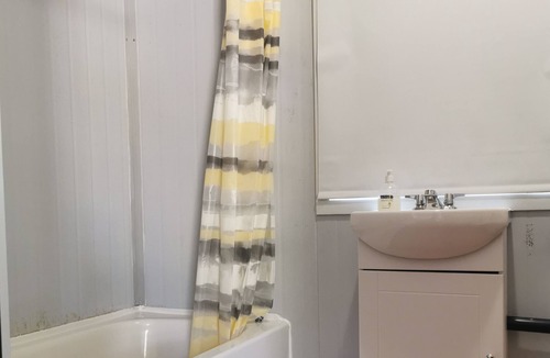 Sliammon Cottage | Ocean Breeze Bliss Cottage