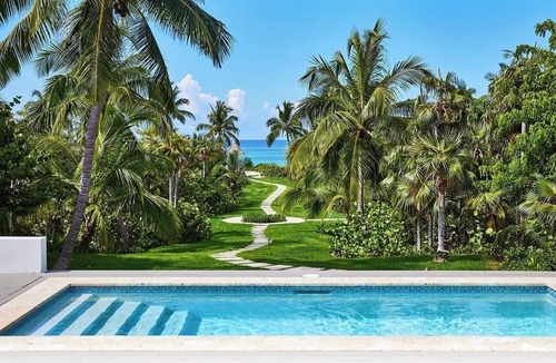 Governor's Harbour Villa | Ocean Breeze Villa: Private Haven for Beach Lovers with Pink Sands Access