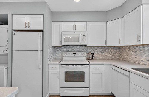 Ormond Beach Condo | Ocean Breeze Condo | Ocean Views | Steps To Beach | Pool | Flagler/Ormond Beach