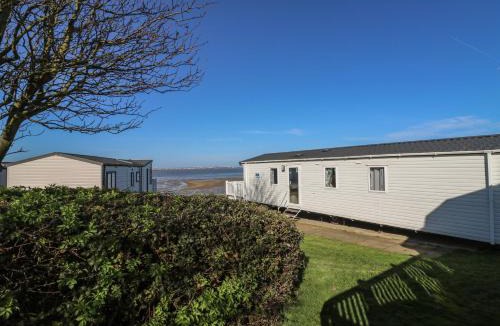 Isle of Grain House | Ocean Breeze Escape