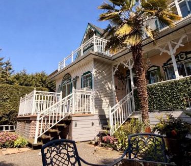 Lower Lonsdale Bed & Breakfast | Ocean Breeze Executive Bed and Breakfast