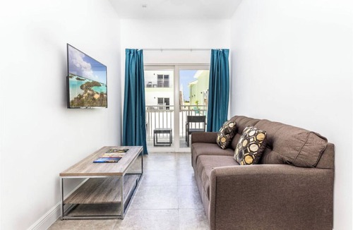 Whitby Hotel | Ocean Breeze Resort 1 Bedroom Suite - Boutique Hotel with Pool, Restaurant & Gym