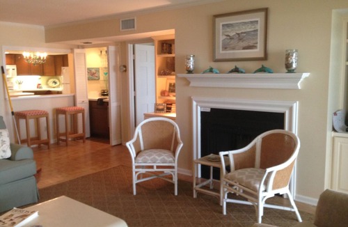 Sawgrass Condo | ’Ocean Breeze'.Steps to the beach, Spacious 1st floor!