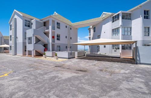 Pollok Beach Apartment | Ocean Breeze