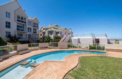 Pollok Beach Apartment | Ocean Breeze