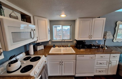 Smith River Cabin | Ocean Cabin 23 is a cozy seaside bungalow with loft, limited ocean views, and private beach.