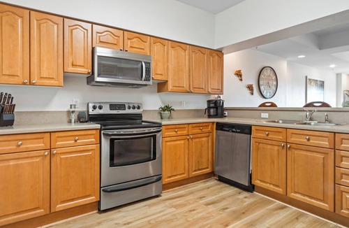 Avon By The Sea Condo | Ocean & Cocoa Beach Pier Views: 3BR Condo w/Private Balcony, Heated Pool & Spa-like Hot Tub🌴