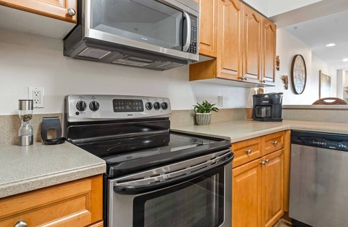 Avon By The Sea Condo | Ocean & Cocoa Beach Pier Views: 3BR Condo w/Private Balcony, Heated Pool & Spa-like Hot Tub🌴