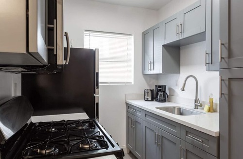 South Beach Condo | Ocean Drive Comfy apt, w/2 Queen Beds by the Beach
