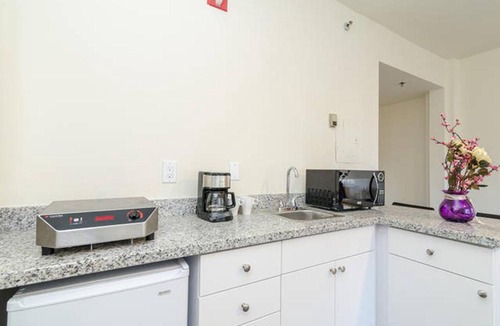 Flamingo/Lummus Apartment | Ocean Drive Studio Historic Building minutes walk to the Beach.