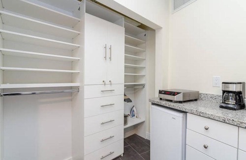 Flamingo/Lummus Apartment | Ocean Drive Studio Historic Building minutes walk to the Beach.