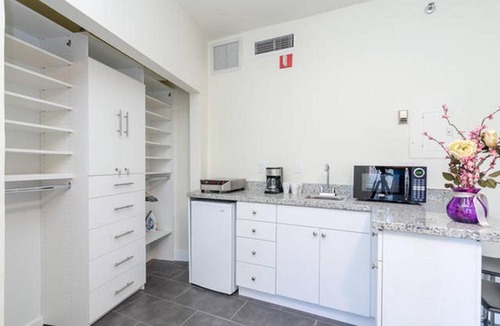 Flamingo/Lummus Apartment | Ocean Drive Studio Historic Building minutes walk to the Beach.