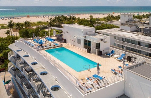 South Beach Condo | Ocean Drive Studio, Roof top Pool and Bar