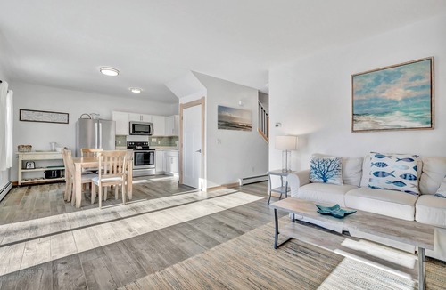 Owls Head House | Ocean Duplex with Walk to Beach for Large Families