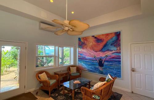Kahana Hotel | Ocean-Facing Maui B&B Room - Breakfast, BBQ & AC
