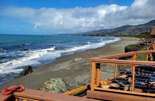Smith River Cabin | Ocean Front Cabin 12 with Private Jacuzzi & Spectacular Views (Private Beach Owned By White Rock Resort)