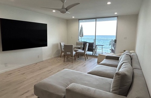 Eastern Malibu Condo | Ocean Front Carbon Beach Malibu Escape 😊