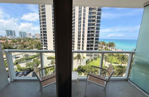 Sunny Isles Beach Apartment | Ocean front Condo with balcony on the beach