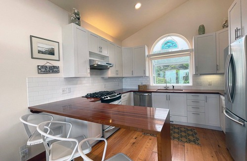 Yachats House | Ocean Front Home for a 30+ Night Stays! Dog Friendly!