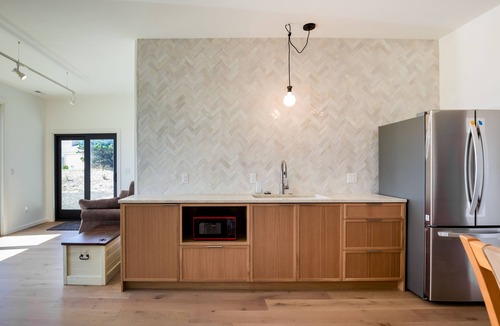 Bandon House | Ocean Front Luxury Home, 3 enSuites, Hot Tub! Pets OK! Golf! Incredible Views!