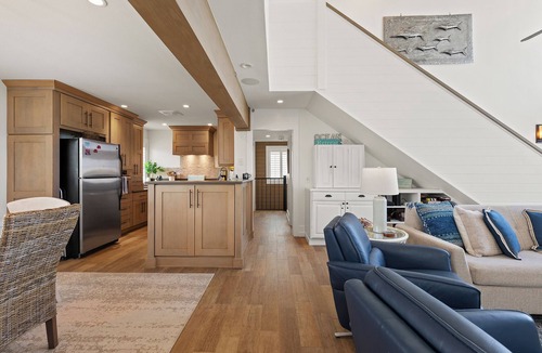 Bethune Beach House | ☀️Ocean Front - Pet Friendly - Steps to Beach - Dolphin House ☀️