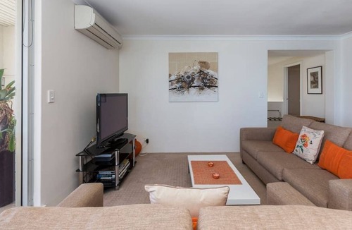 Cottesloe Apartment | Ocean front penthouse apartment. Free WIFI and parking.