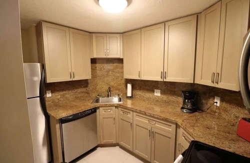 Bermuda Riviera Condo | Ocean Front Resort 7th Floor