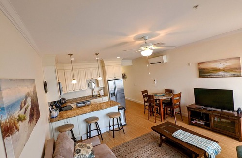 Hampton Condo | Ocean front single bed room condo