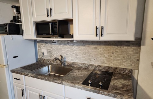 Ocean Dunes South Apartment | OCEAN FRONT STUDIO with 2 full beds & kitchenette