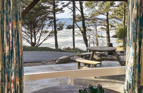 Yachats Condo | Ocean Front, Sunset at Oregon House, Stairs to the Beach!