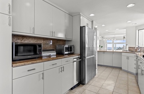 Sand Section Condo | OCEAN FRONT + TOP FLOOR, 4 BEDROOM MANHATTAN BEACH HOUSE