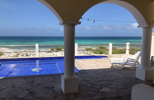 Isla Mujeres Villa | Ocean front villa located on the beach