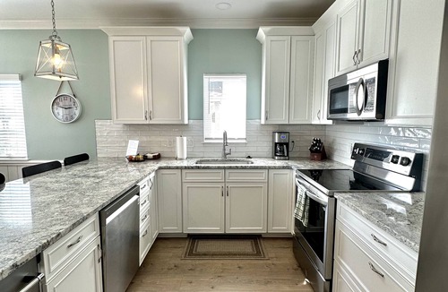 Ocean Isle Beach House | OCEAN FRONT with POOL, Great LOCATION near pier, 5 bed & 5 bath